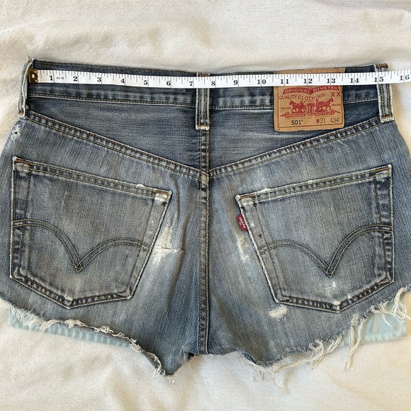 Levi’s Denim 501 Jean Cutoff Short - Picture 4 of 4
